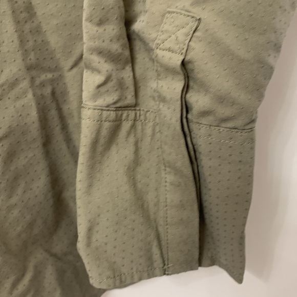 Women’s Chico’s Olive Green Long Sleeve Button Down Top Size 1 EUC - Picture 3 of 8